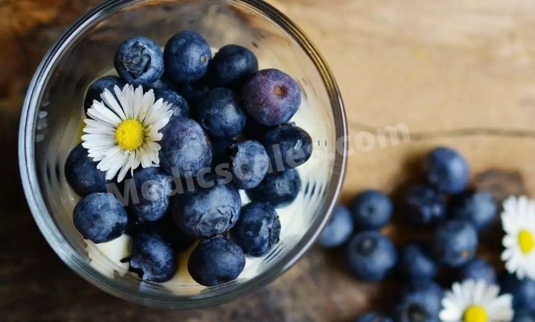 There are many health benefits to eating blueberries